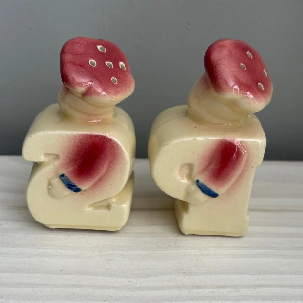 VTG Set of‎ Shawnee Pottery Chef Salt & Pepper Shakers